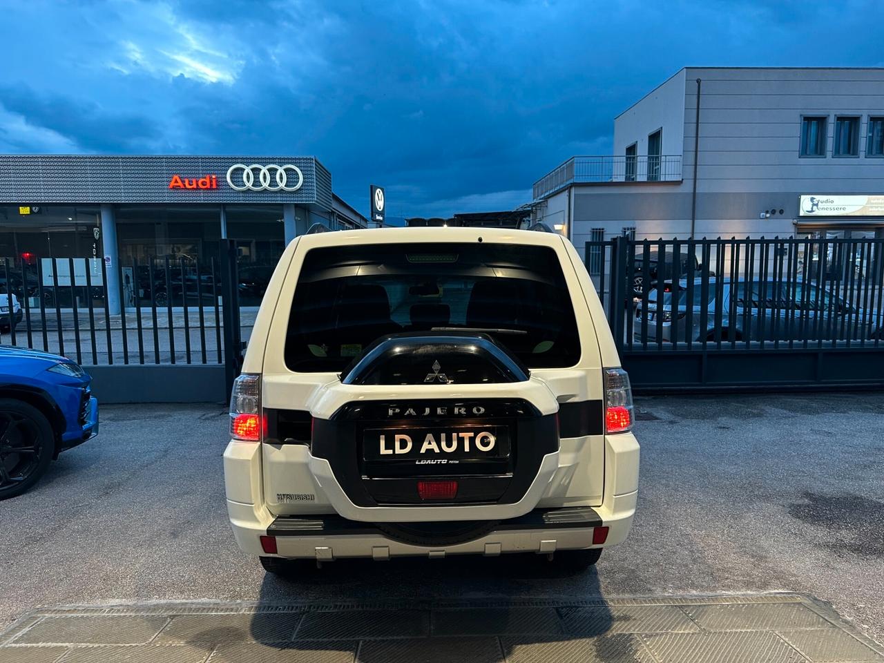 Mitsubishi Pajero 3.2 DI-D 16V aut. Instyle DPF 7 POSTI