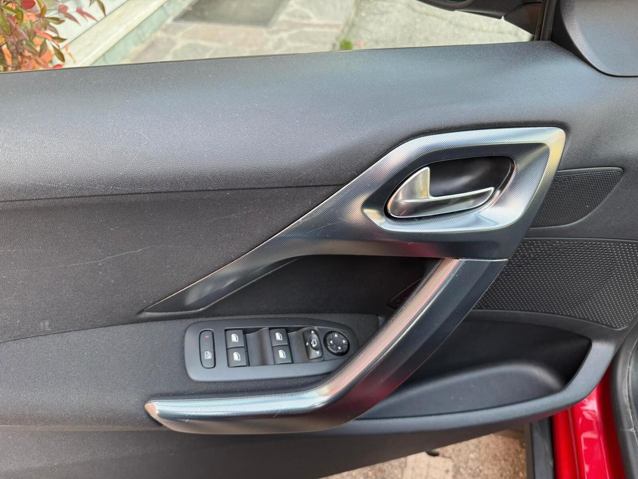 Peugeot 2008 1.6 BlueHDi 100cv Allure