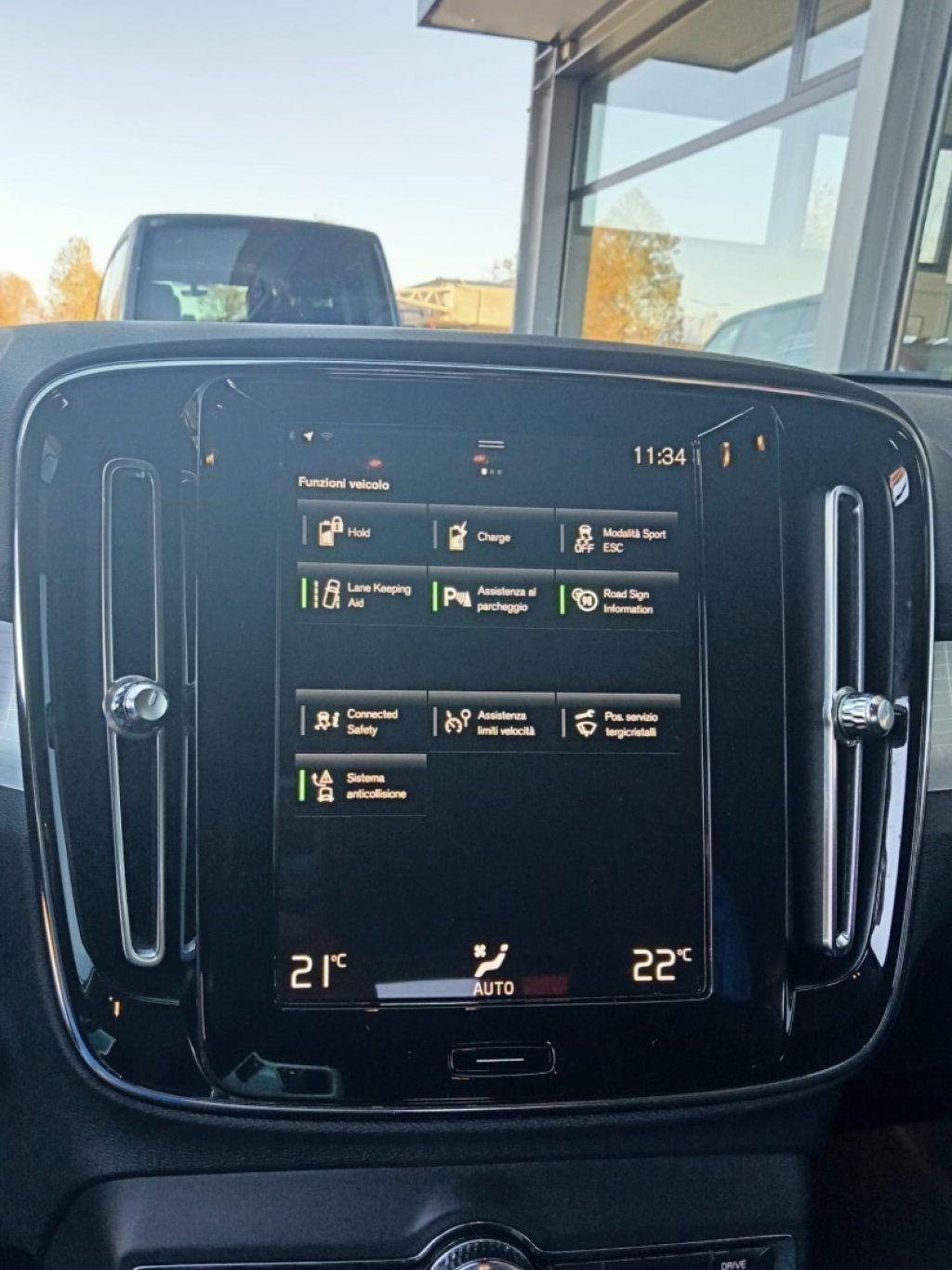 Volvo XC40 T4 Recharge Plug-in Hybrid OK NEOPATENTATI