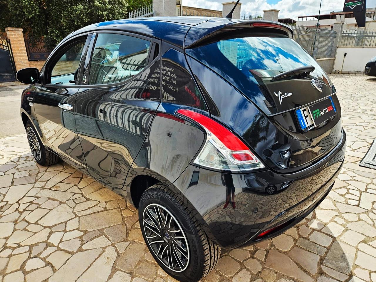 Lancia Ypsilon 0.9 TwinAir 85 CV 5 porte Metano Ecochic Elefant.Blu