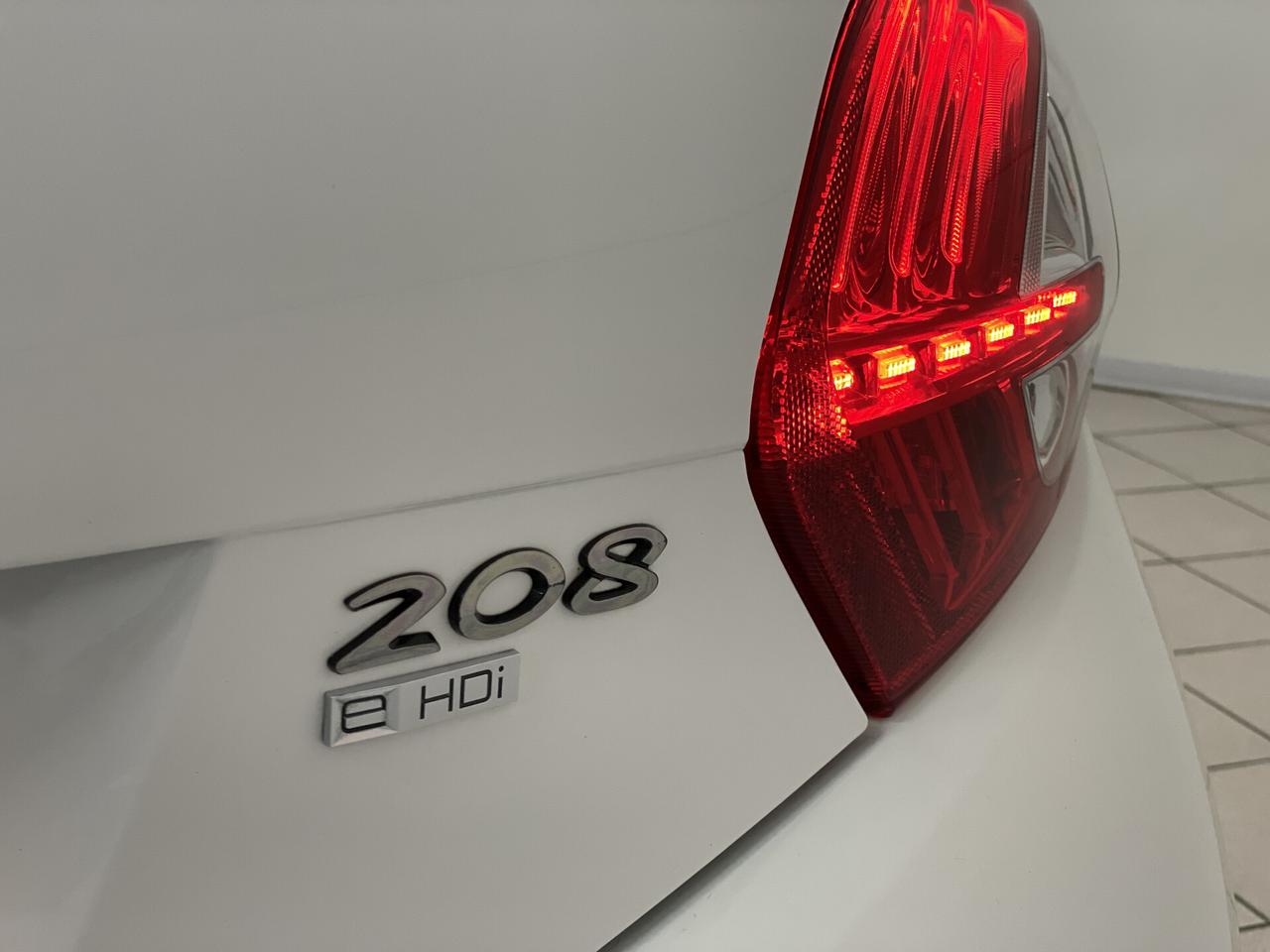 Peugeot 208 1.6 e-HDi 92 CV S&s 5 porte Allure