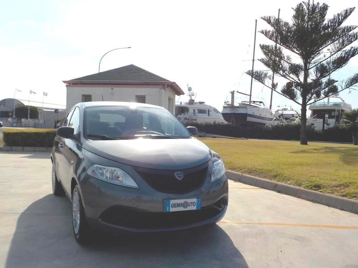 Lancia Ypsilon 1.0 FireFly 5 porte S&S Hybrid Ecochic Silver