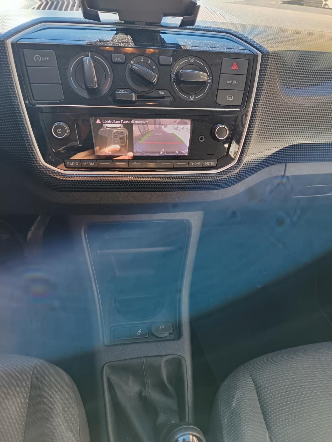 Volkswagen UP! 1.0 5p. move km 42000- ok neopatentati