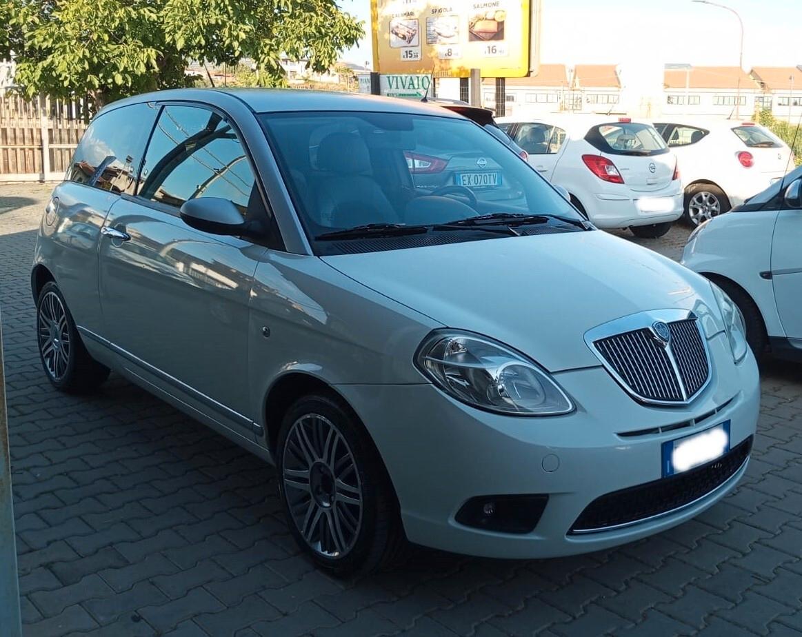 Lancia Ypsilon 1.3 MJT 90 CV Platino