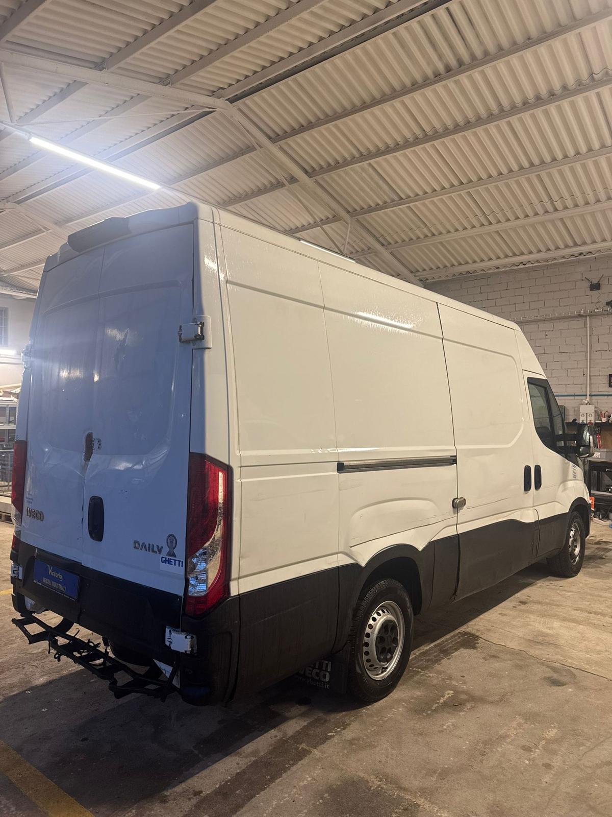 0502 FURGONE IVECO DAILY 2016