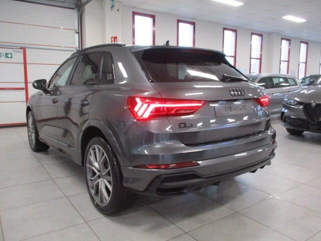 Audi Q3 SUV (35) Blackline 2.0 TDI 150CV S-Tronic