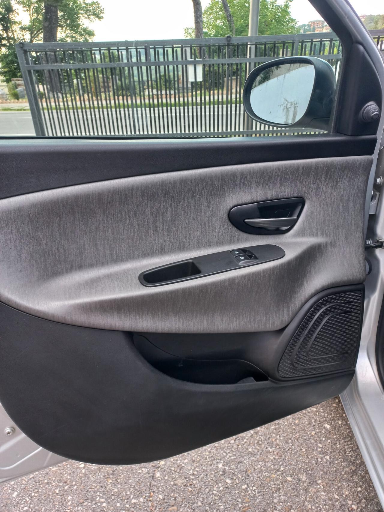 Lancia Ypsilon 1.2 69 CV 5 porte GPL Ecochic Elefantino