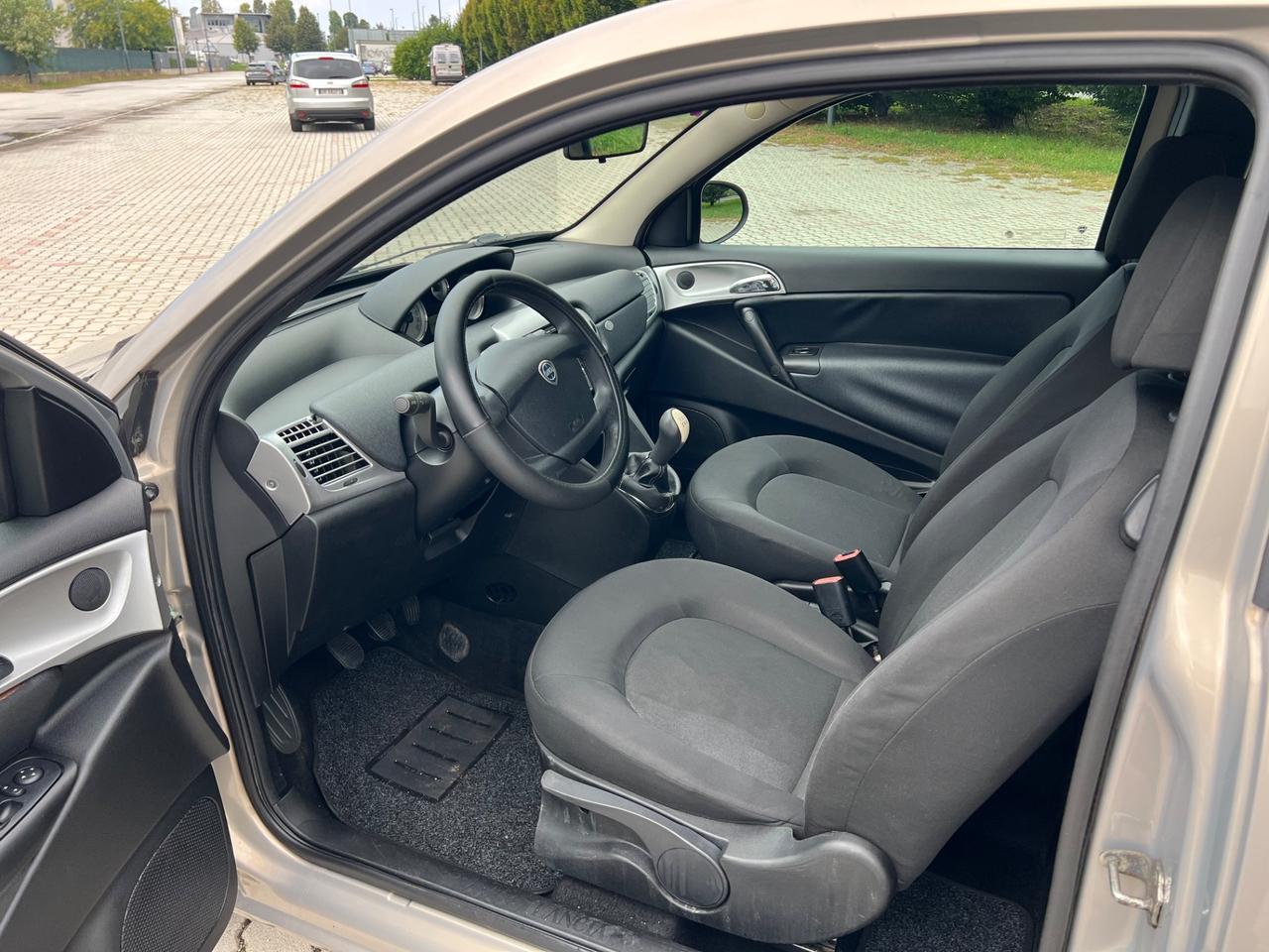 Lancia Ypsilon 1.3 MJT 75 CV Platinum
