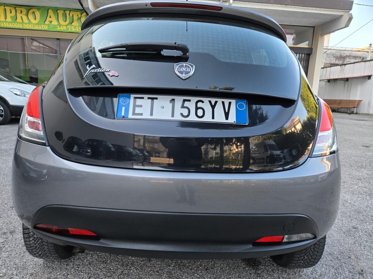 Lancia Ypsilon 0.9 TwinAir 85 CV 5 porte Metano Ecochic Elefantino Neopatentati