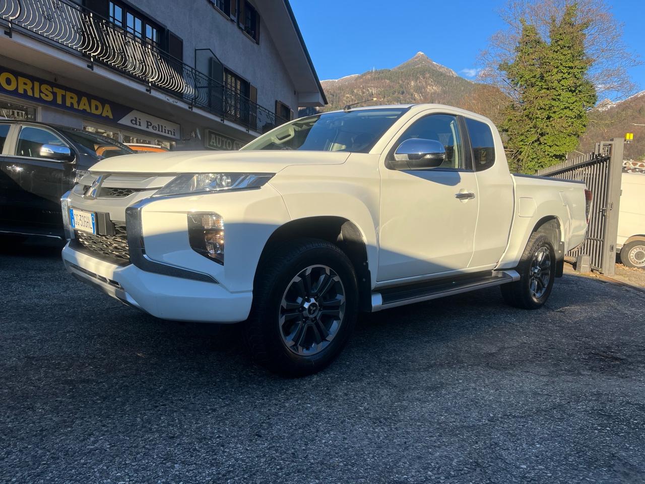 Mitsubishi L200 2.3 D Club Cab 4x4 Super Select Intense