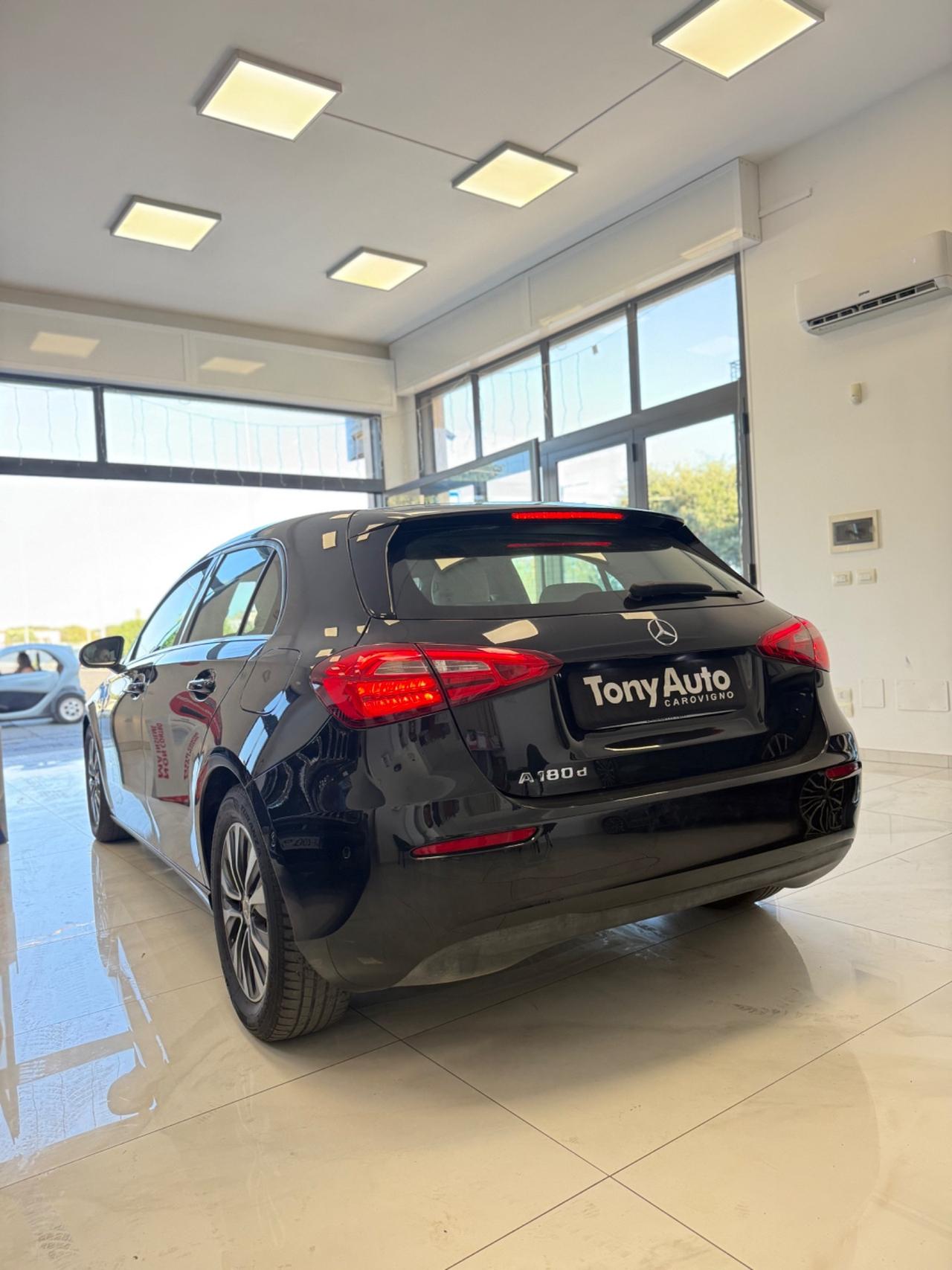 Mercedes-benz A 180 NAVI,TELECAMERA,APPLE CARPLAY,INTERNI PARZIALI IN PELLE,SCHERMO INTERAMENTE DIGITALE