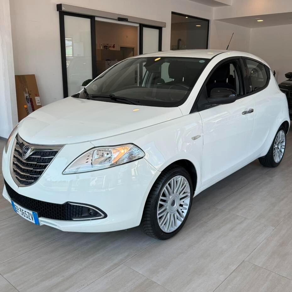 Lancia Ypsilon 1.3 MJT 16V 95 CV 5 porte S&S Silver