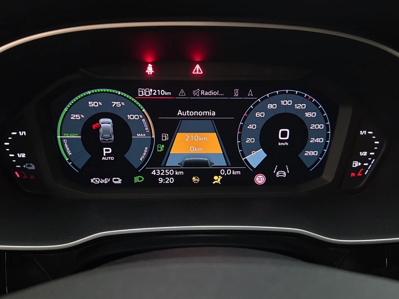 Audi Q3 45 TFSI e S tronic Business