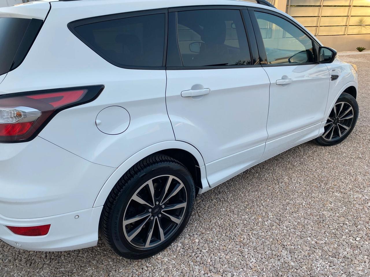Ford Kuga 1.5 TDCI 120 CV S&S 2WD ST-Line