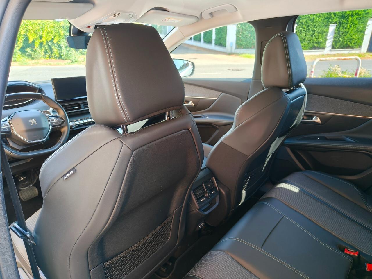 peugeot 3008 HYBRID 225 E-EAT8 ALLURE