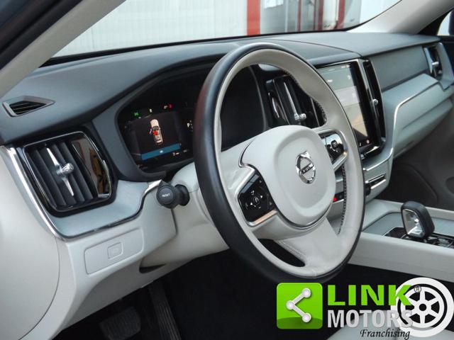 VOLVO XC60 B4 (d) AWD automatico Plus Dark ben tenuta