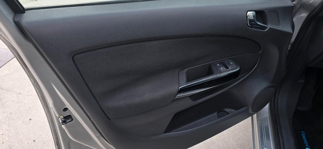 Opel Corsa 1.2. 12V 5 porte benzina