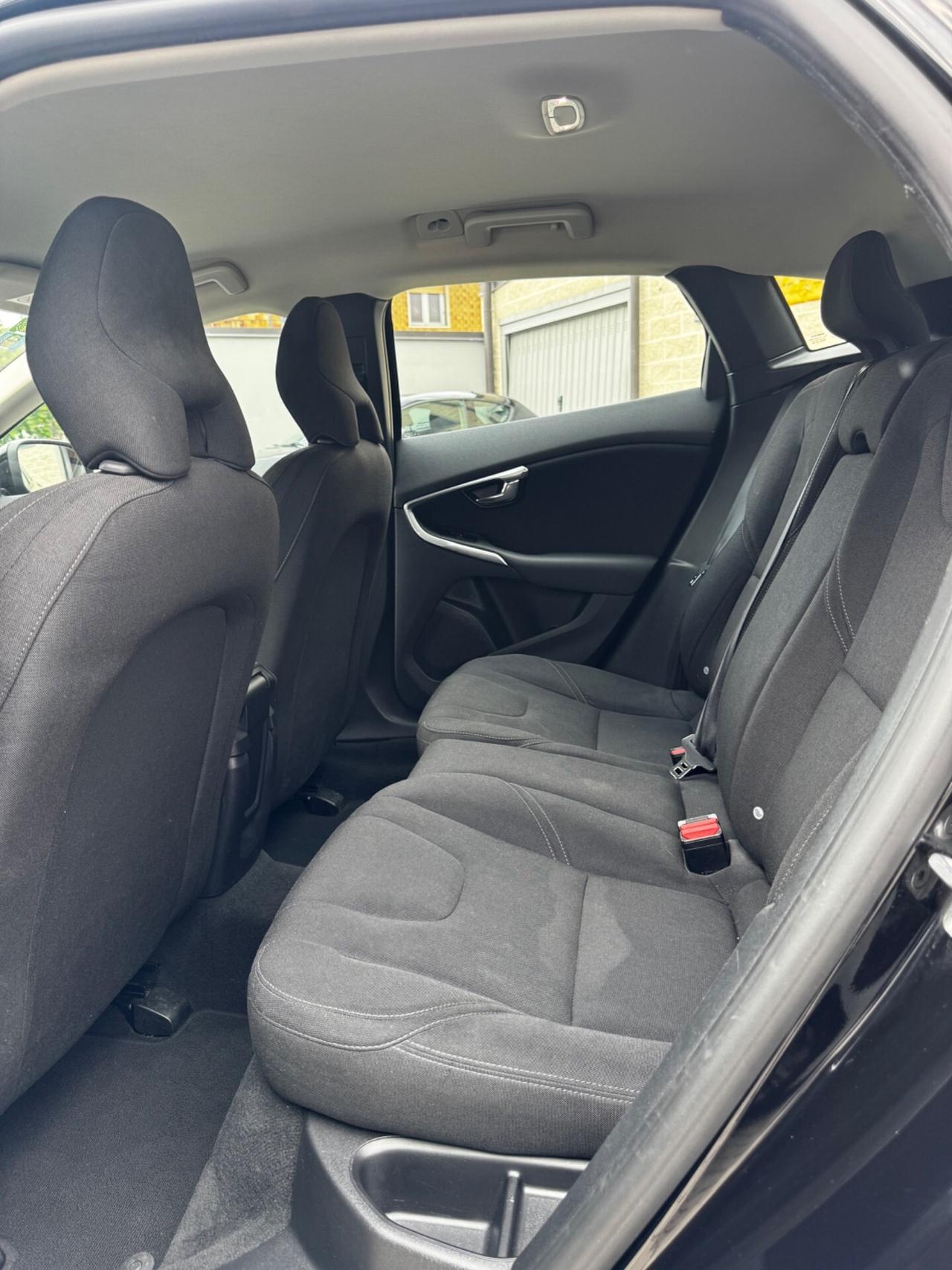 Volvo V40 D2 R-design Momentum