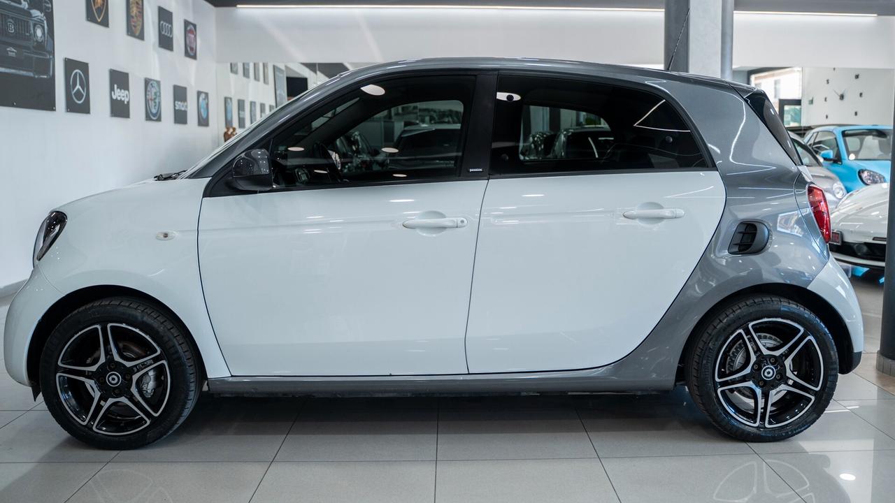 Smart ForFour 1.0 71 CV TWINAMIC 20th ANNIVERSARY 16" NAVI LED F