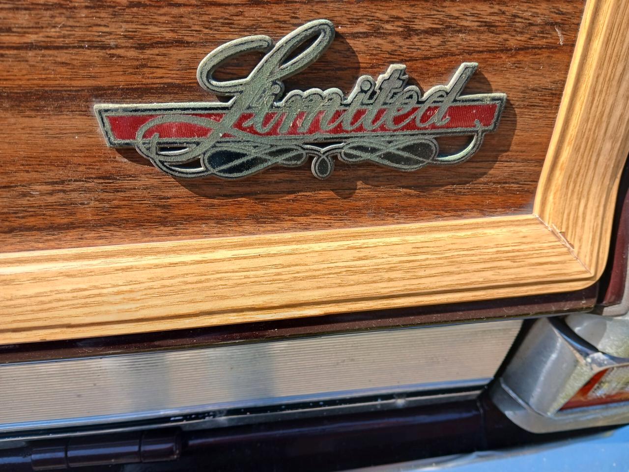 Jeep Wagoneer Limited 5.9 V8