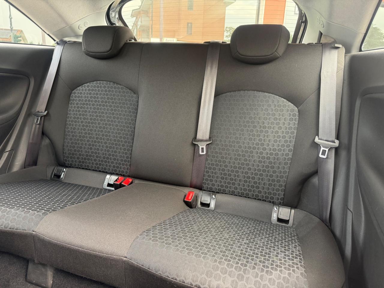 Opel Corsa 1.2 Coupé b-Color