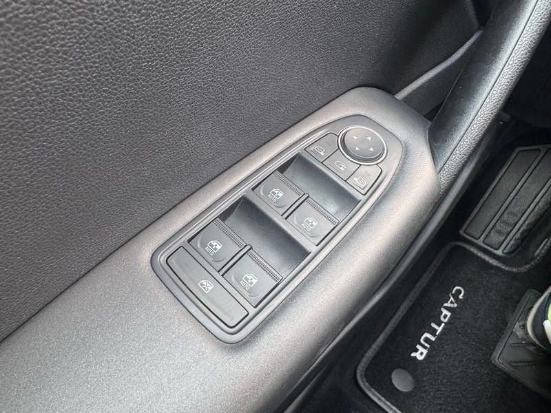 Renault Captur Hybrid E-Tech 145cv Initiale Paris *GANCIO di TRAINO*