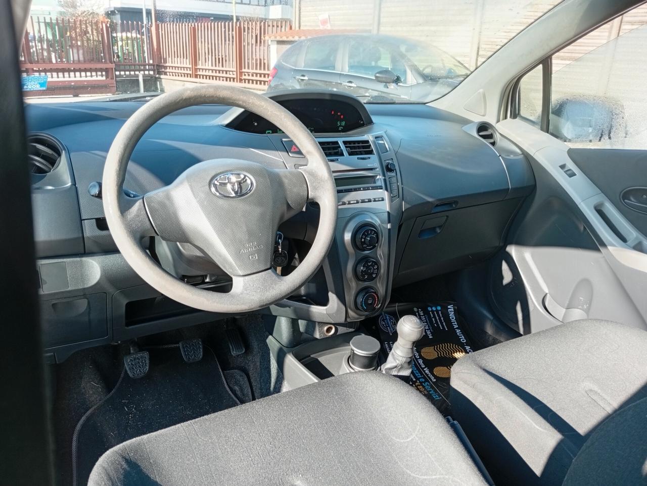 Toyota Yaris 1.0 5 porte