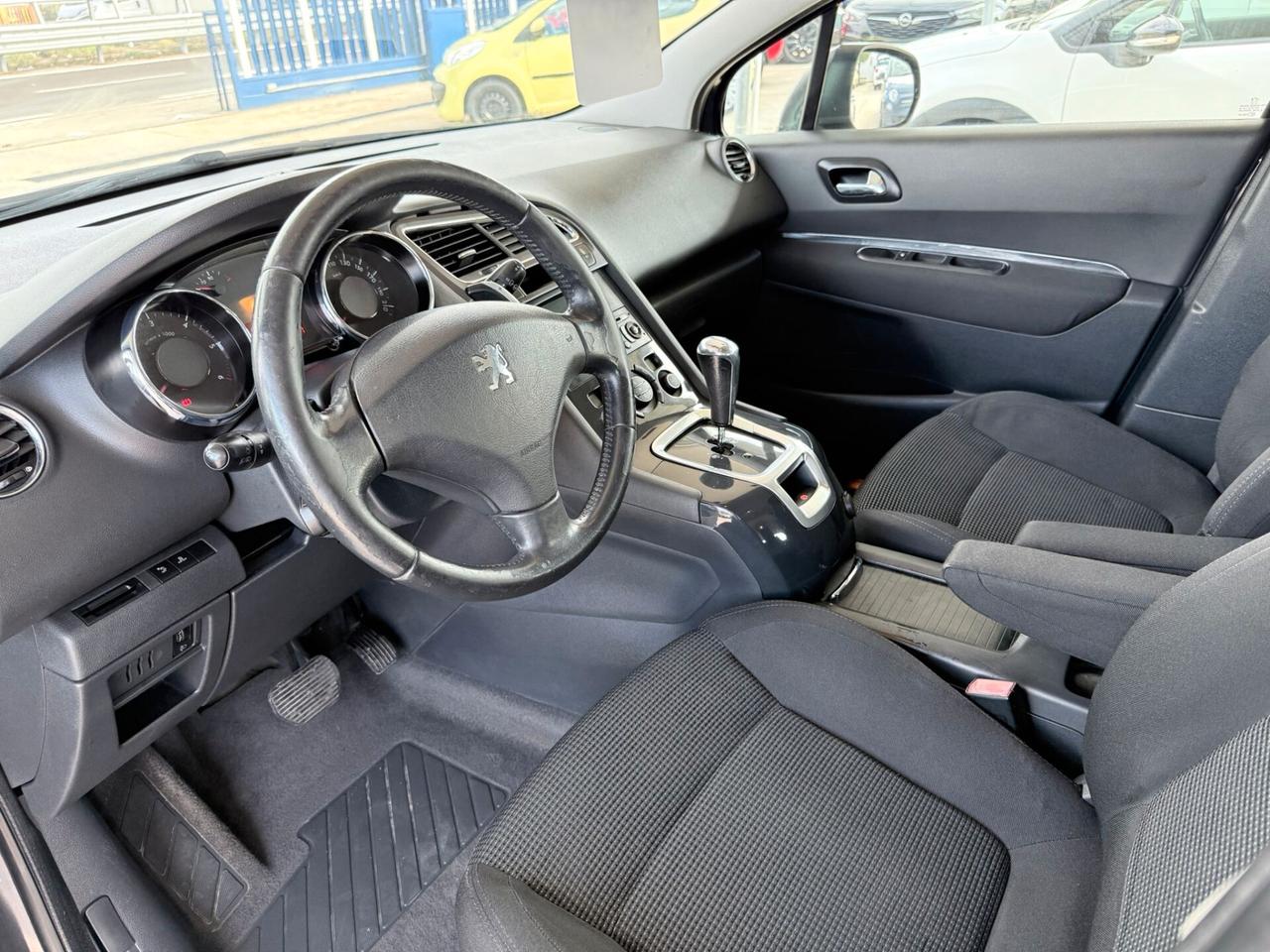 Peugeot 5008 1.6 HDi 112CV cambio robotizzato Tecno