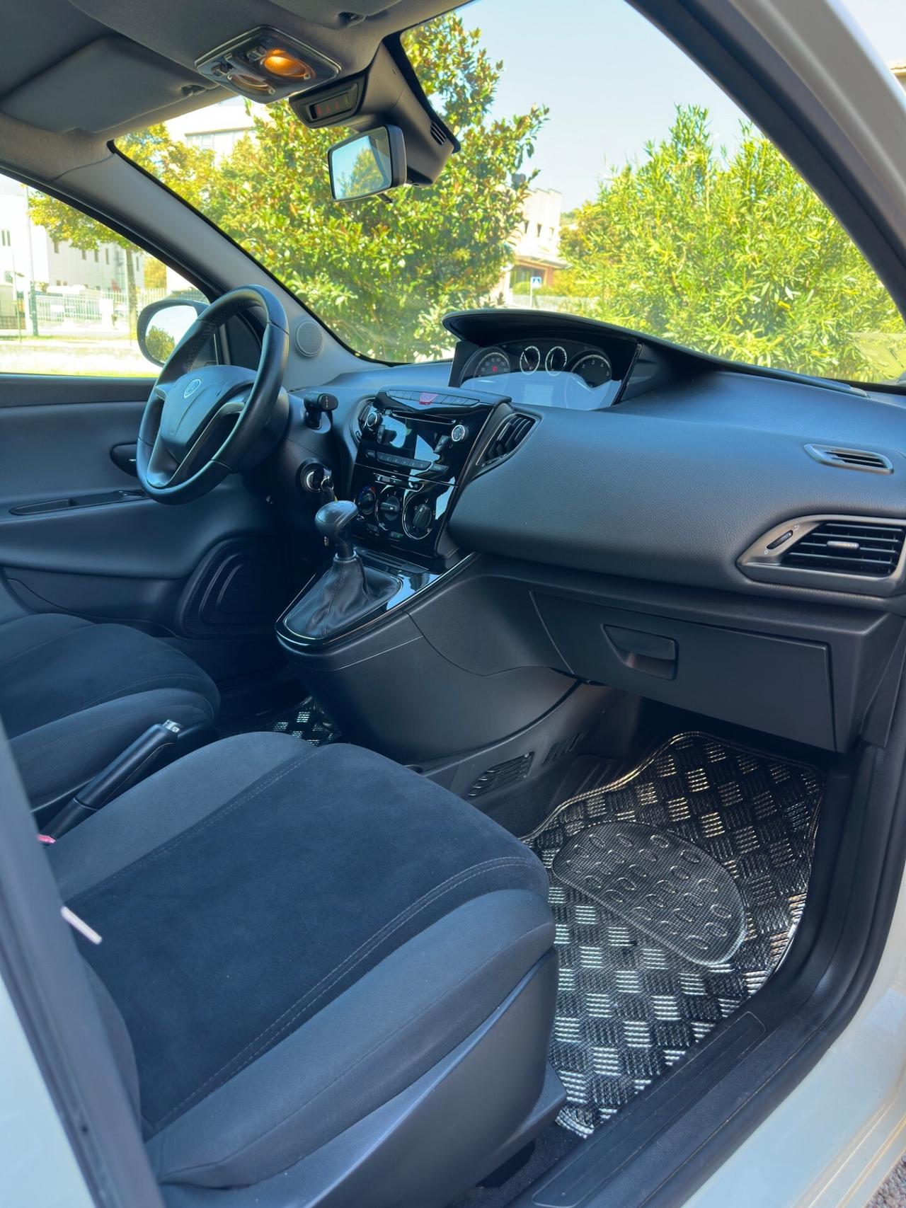 Lancia Ypsilon 0.9 TwinAir 85 CV 5 porte S&S DFN Platinum