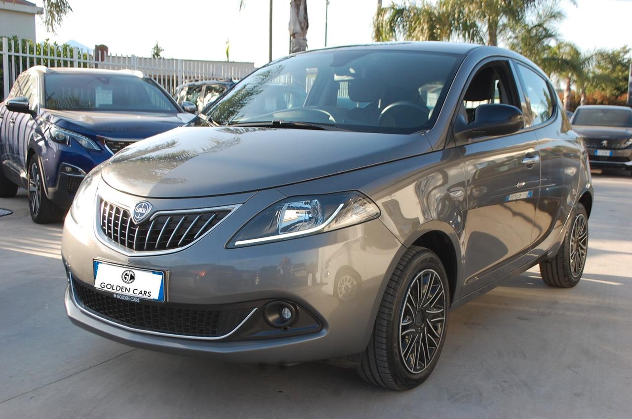 Lancia Ypsilon 1.0 firefly 70CV hybrid Gold Plus S&S Uff Italy USB