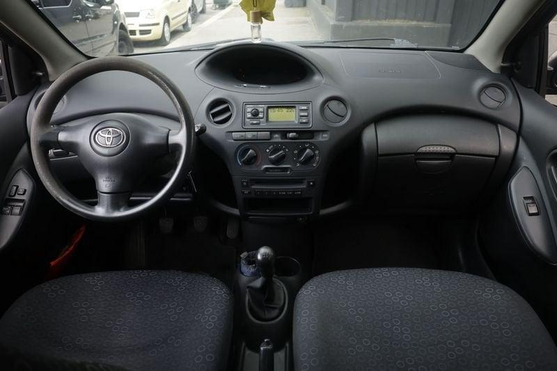 Toyota Yaris TOYOTA Yaris 1.0 16V CAT 5P SOL BLUE 48KW ANNO 2003