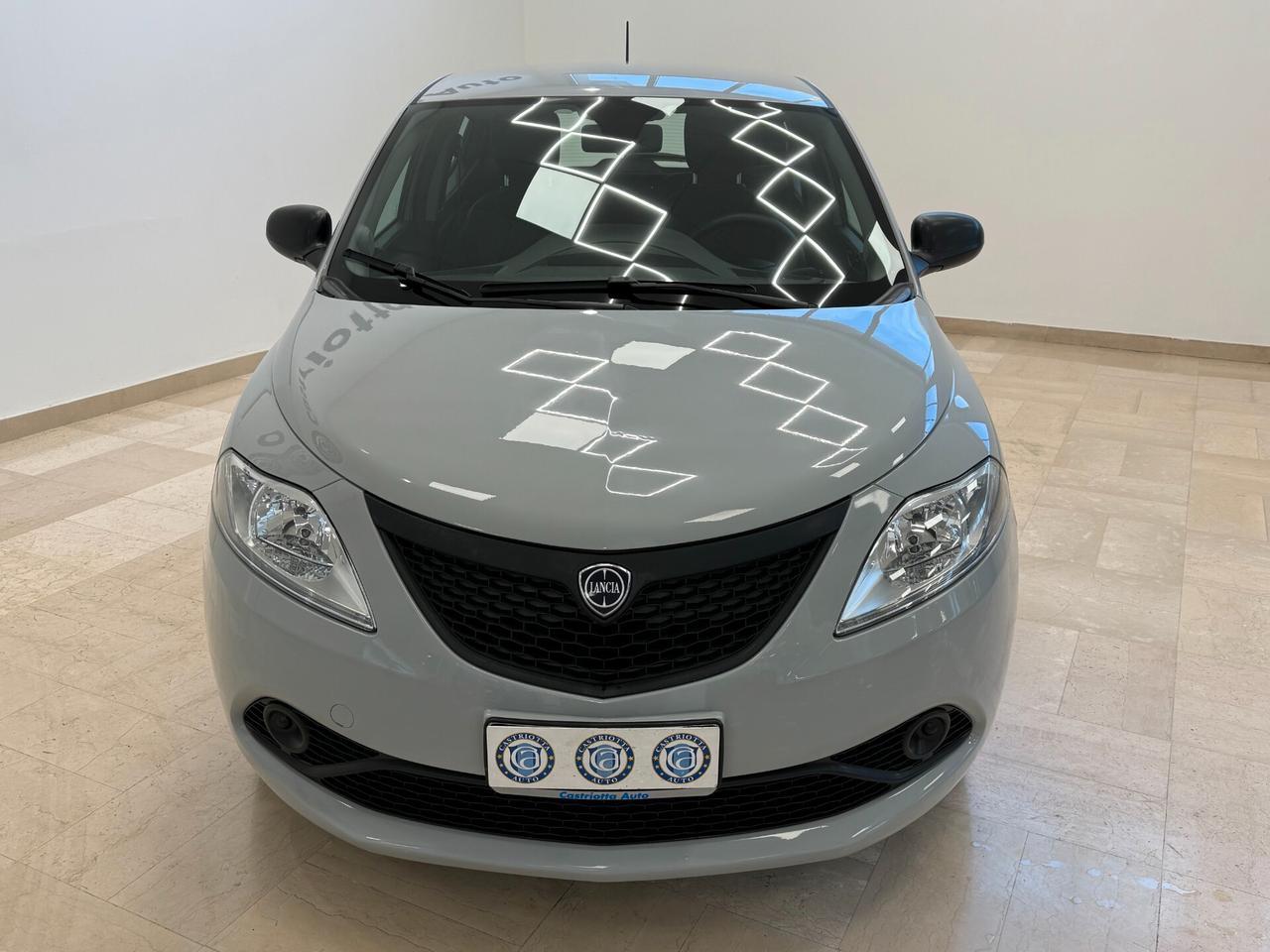 Lancia Ypsilon 1.0 firefly hybrid ecochic