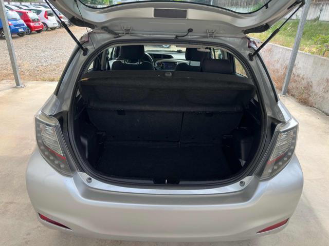 TOYOTA Yaris 1.5 5 POSTI IBRIDA OK NEOPATENTATI BI-COLOR