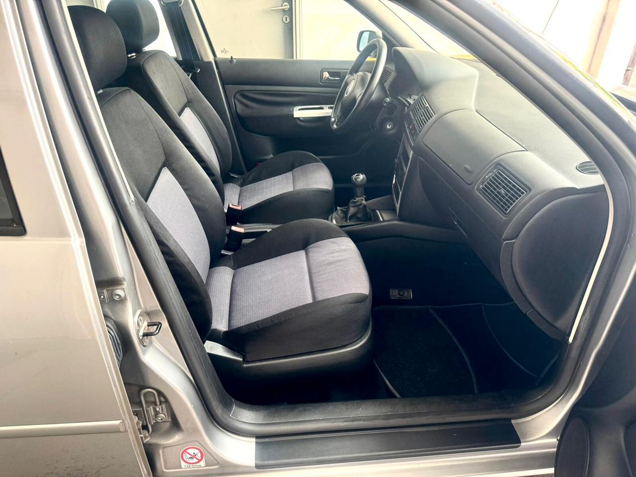 Volkswagen Golf 1.6 16V cat 5p. Highline