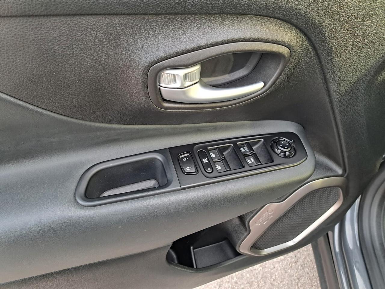 Jeep Renegade 1.6 Mjt 130 CV Longitude