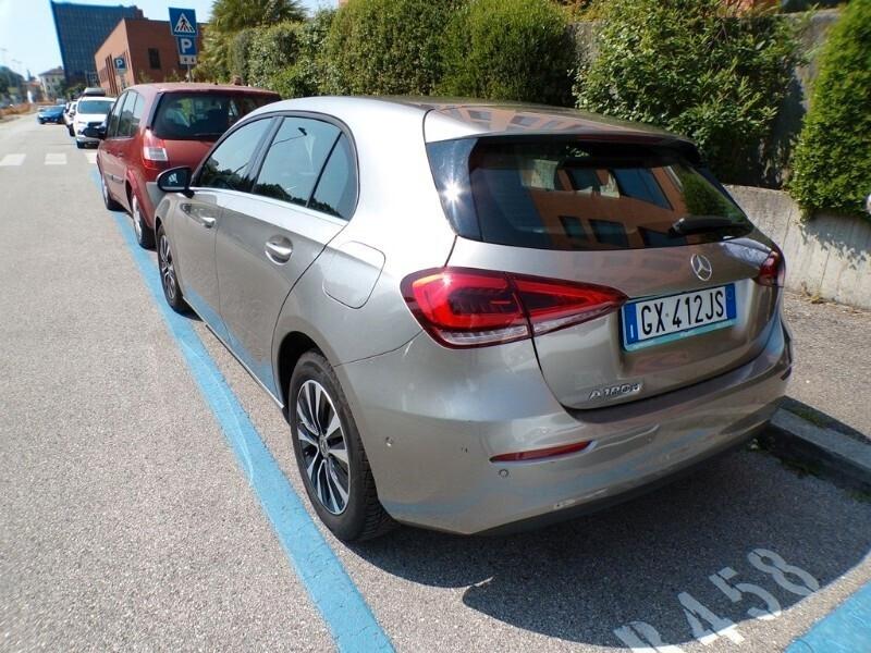 Mercedes-Benz A 180d Autom. *FULL OPT.* da VETRINA