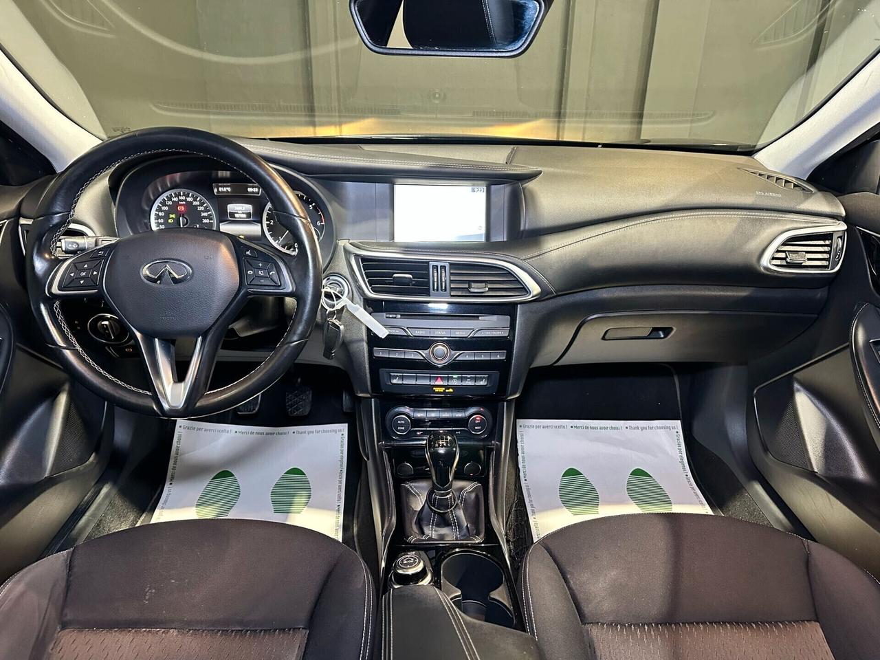 Infiniti Q30 1.5 diesel Premium Tech GALLERY WHITE