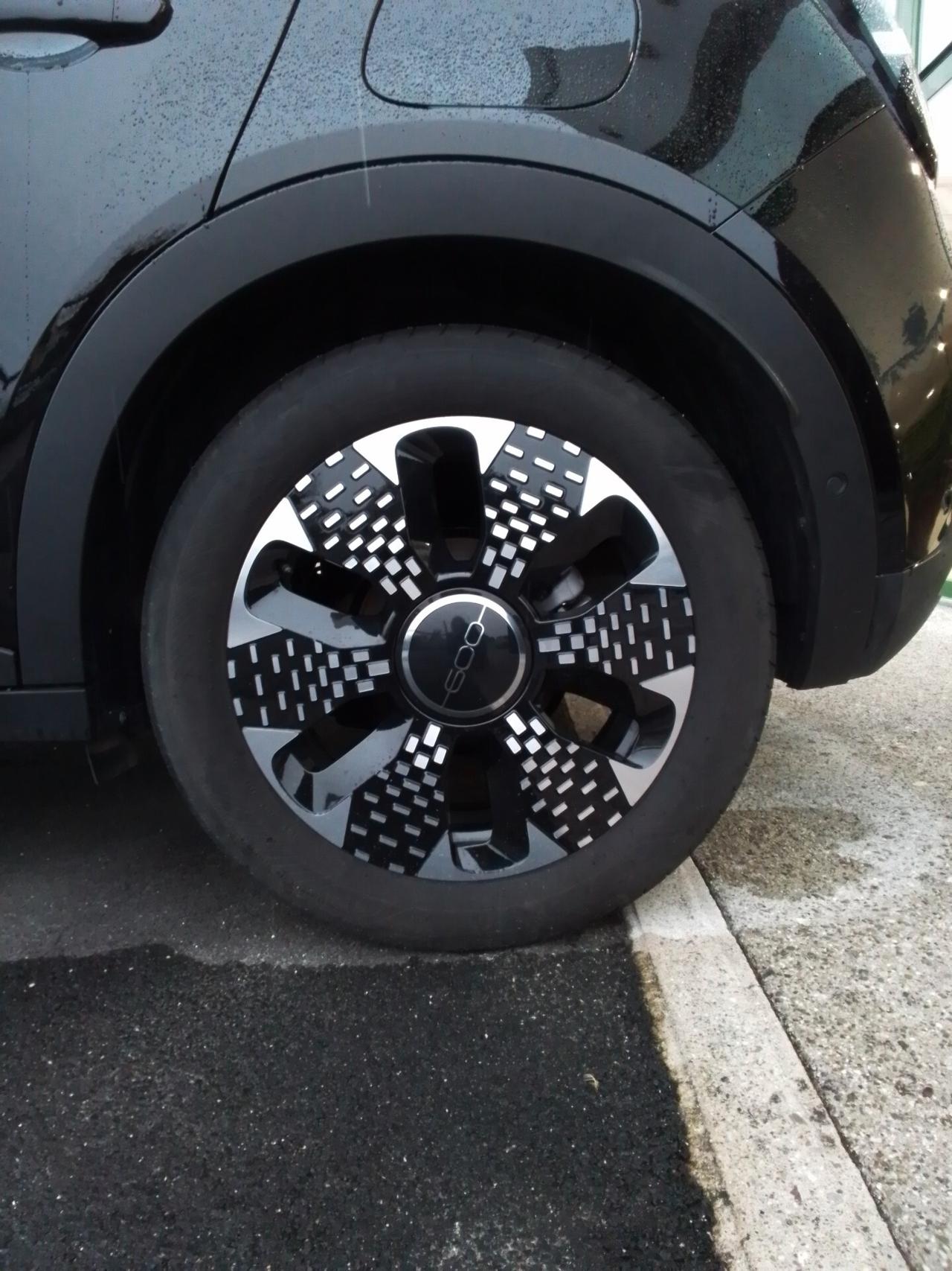 Fiat 600 Hybrid 100 CV DCT MHEV La Prima