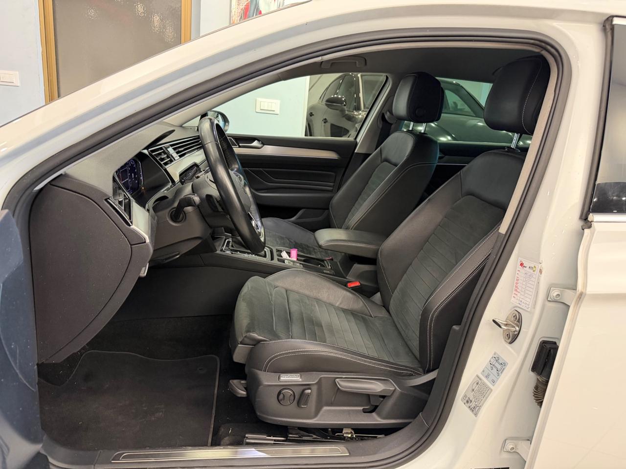 Volkswagen Passat Variant 2.0 TDI SCR 200 CV 4MOTION DSG Executive