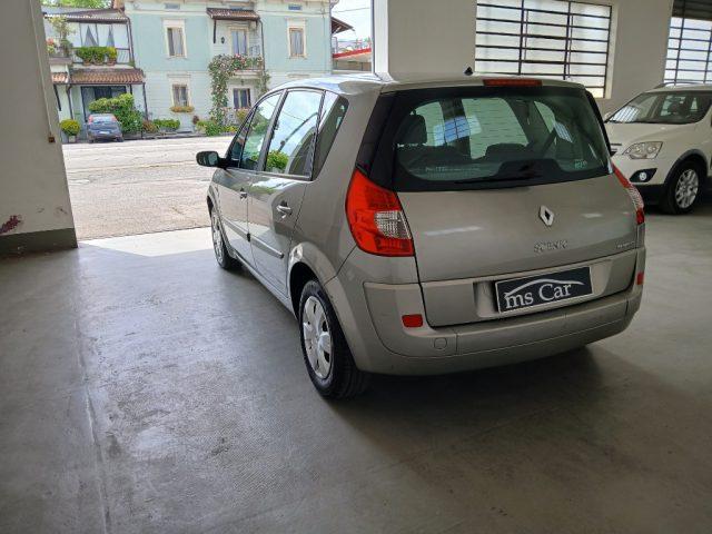 RENAULT Scenic 1.6 16V Dynamique