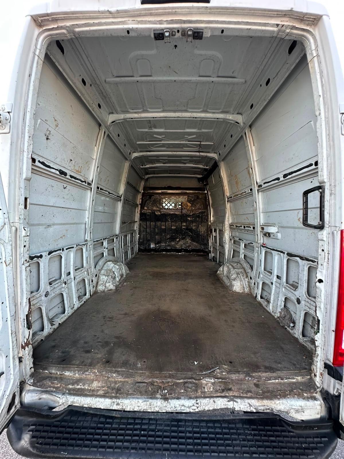 Iveco 35s15 passo medio e tetto alto