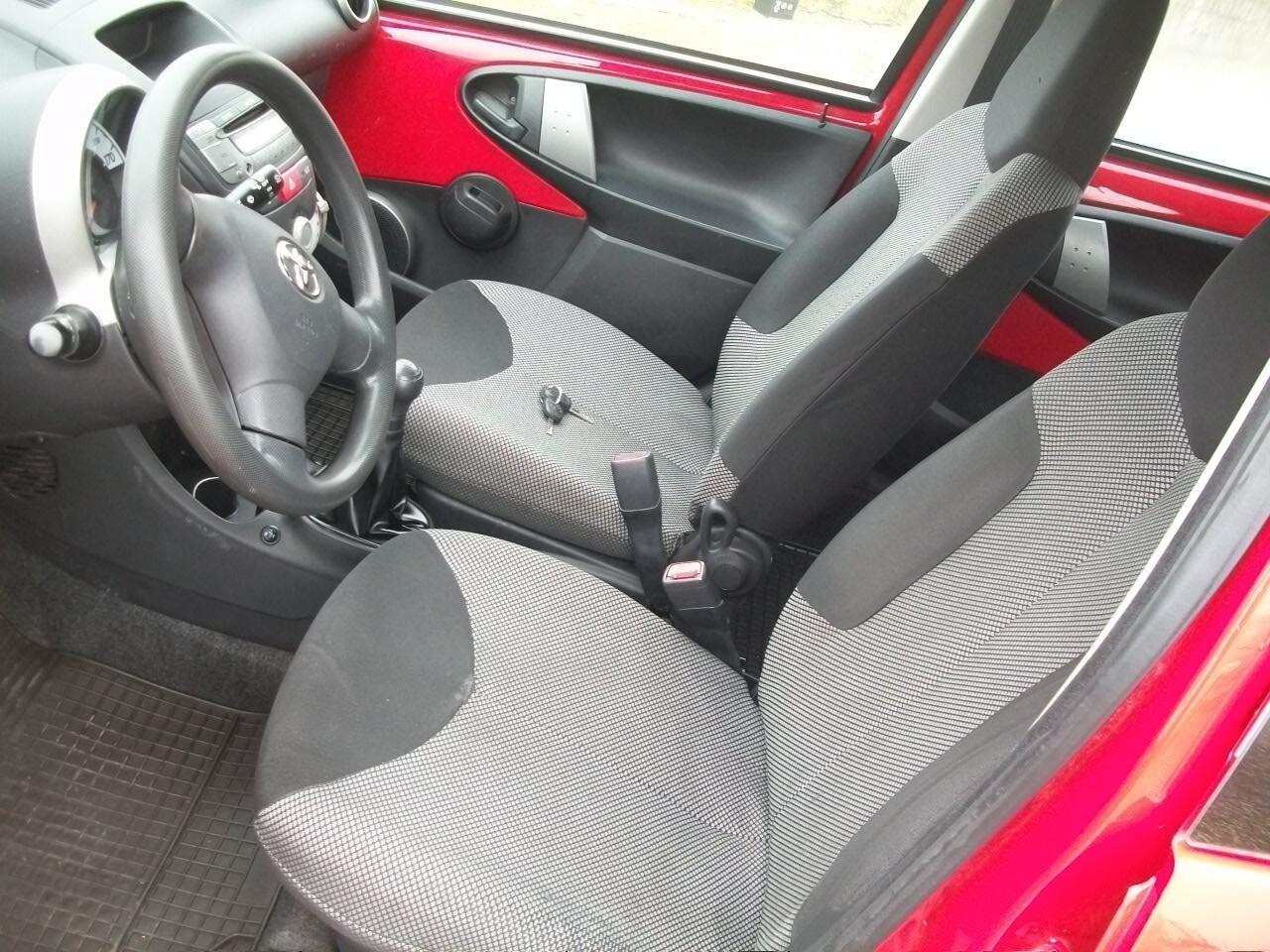 Toyota Aygo 1.0 12V VVT-i 5 porte Lounge CC 998 BENZINA IMMAT 30/06/2012 05 PORTE SI NUOVI PATENTATTI GARANZIA UN ANNO