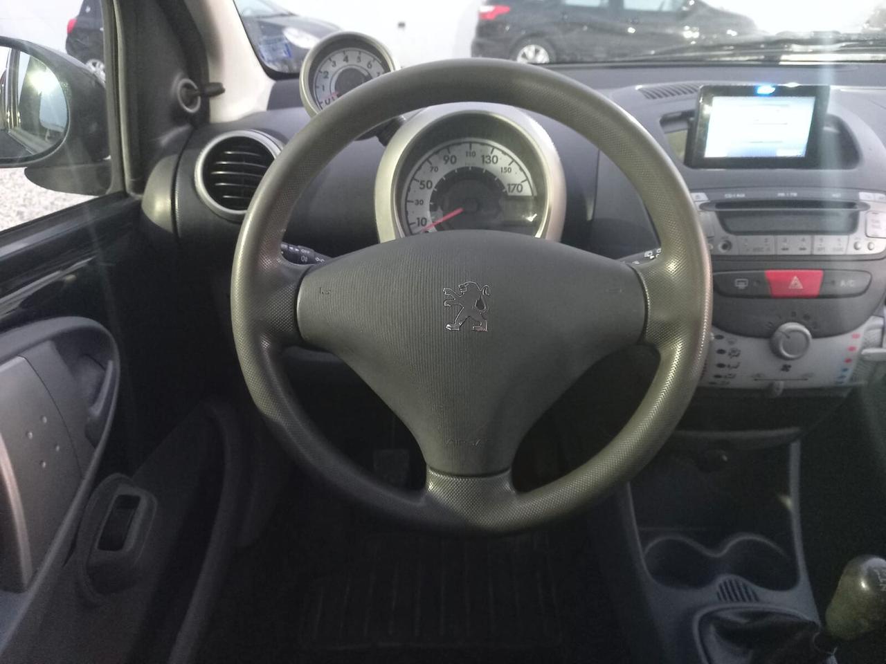 Peugeot 107 1.0 68CV 5p. Sweet Years navigatore