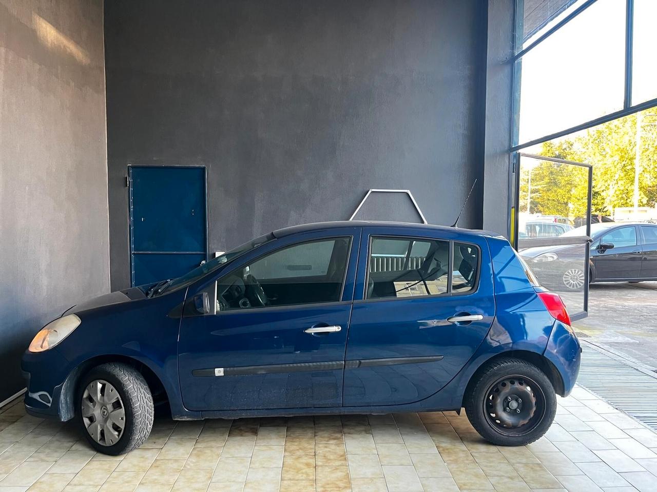 Renault Clio 1.2 16V 5 porte Le Iene 75 CV 55 KW revisione 07/2026