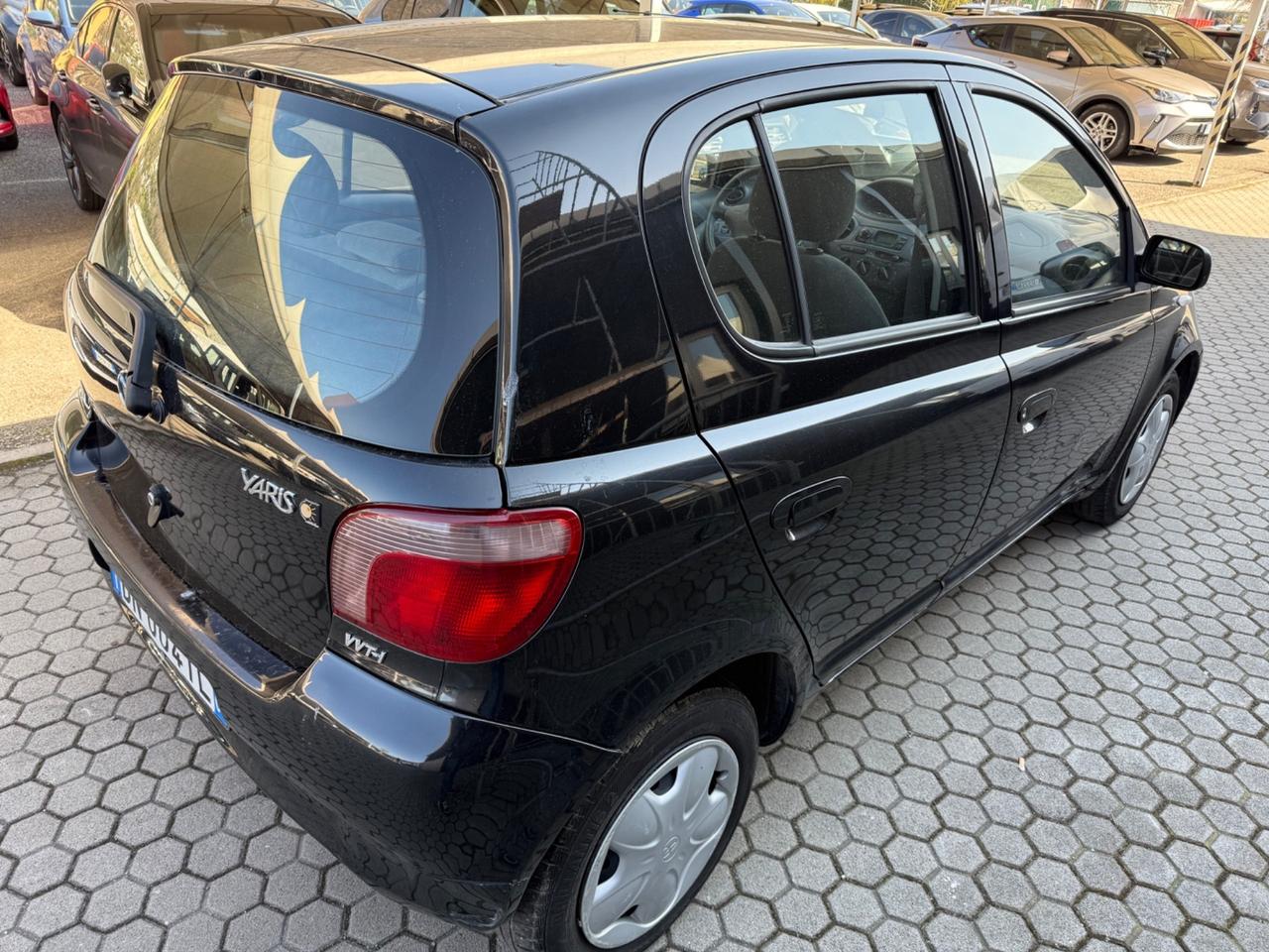 Toyota Yaris 1.0i 16V cat 5 porte Sol