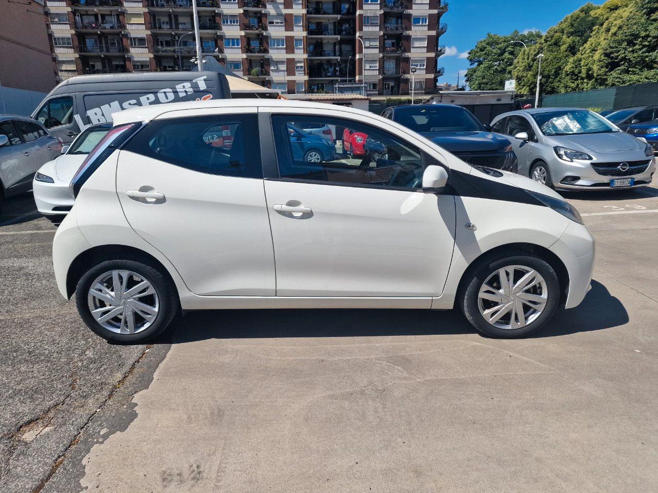 Toyota Aygo 5 Porte Aygo 5p 1.0 x-cite m-mt