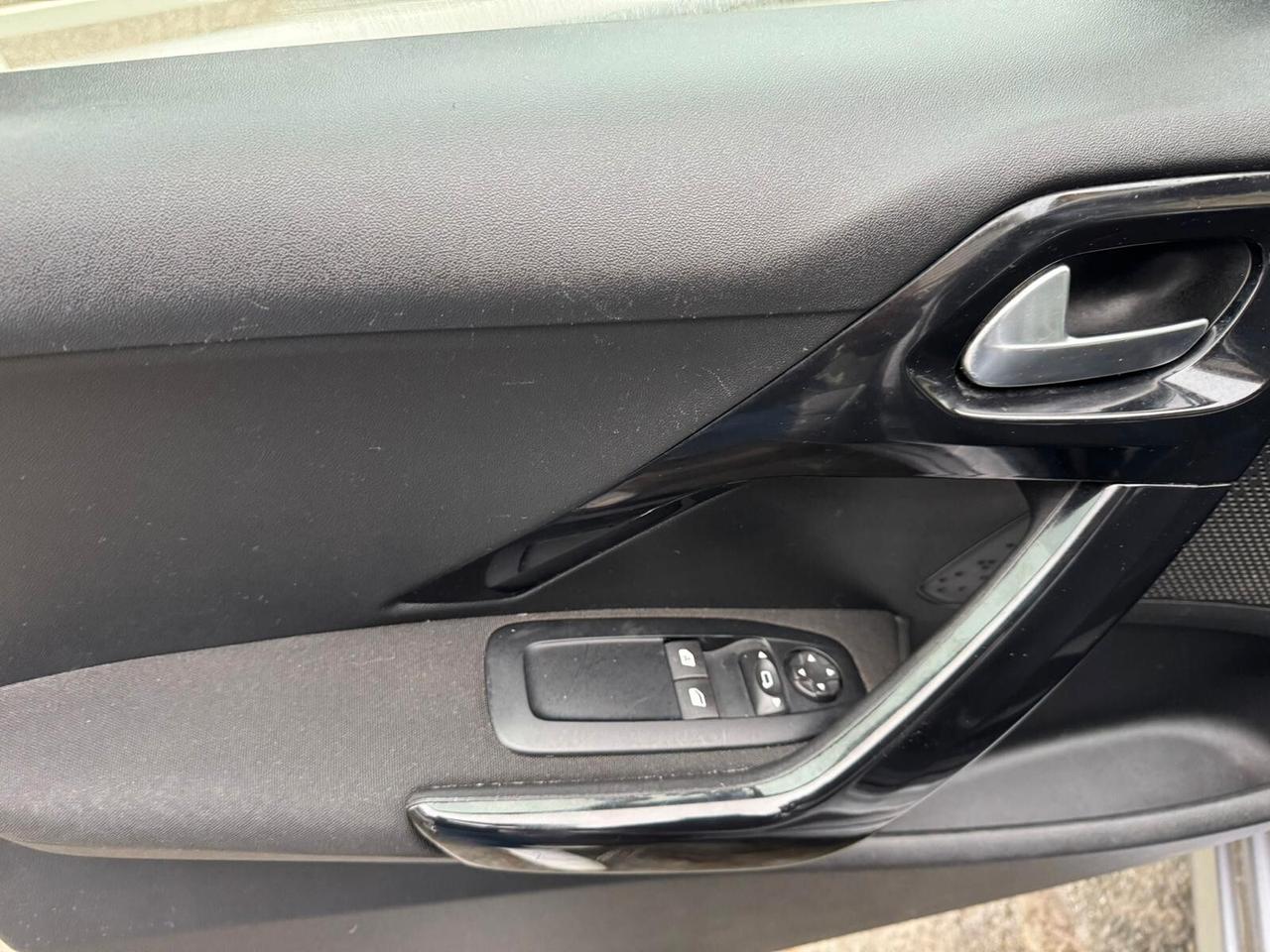 PEUGEOT 208 PureTech 82 5p ALLURE NEOPAT