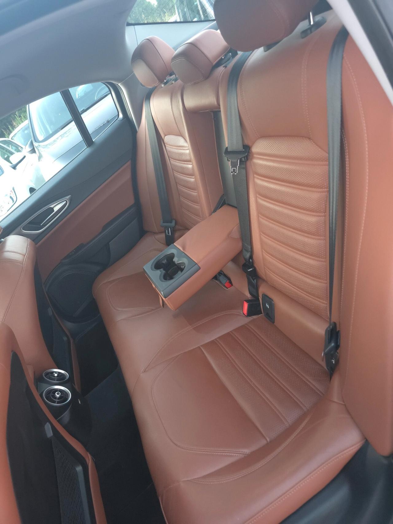 Alfa Romeo Giulia 2.2 Turbodiesel 210 CV AT8 AWD Q4 Veloce