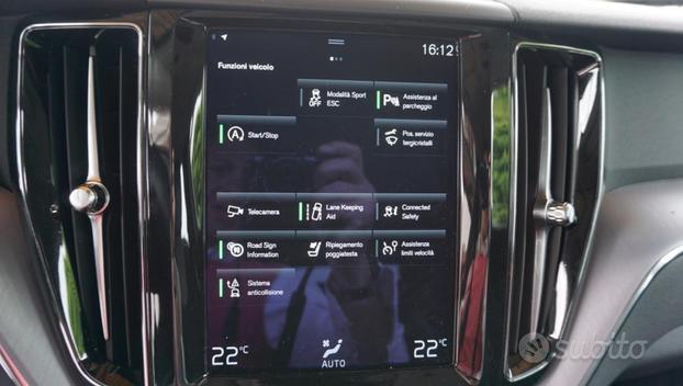 VOLVO XC60 B4 (d) AWD Geartronic Momentum