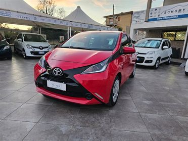 Toyota Aygo 1.0 VVT-i 69 CV 5 porte x-cool per Neopatentati